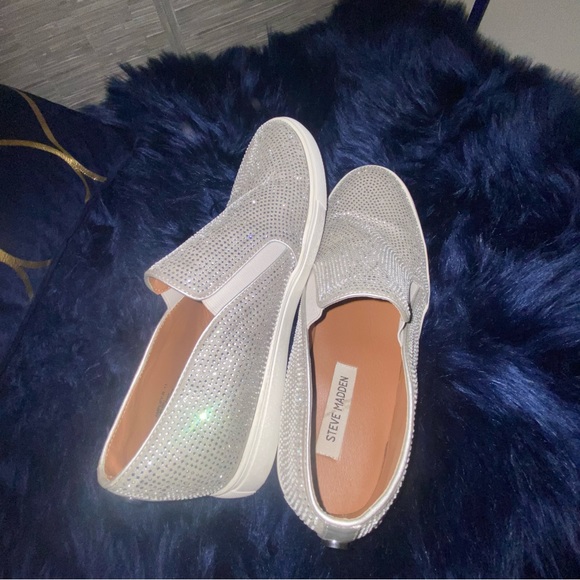 Steve Madden Amplify Shoes Silver Bedazzled Slip On Shoes - Picture 3 of 4